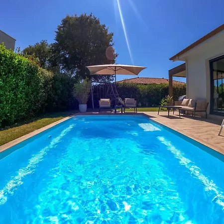 Maison Piscine Chauffee, Jacuzzi, 3 Ch 度假居