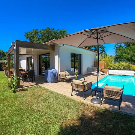 Maison Piscine Chauffee, Jacuzzi, 3 Ch 度假居